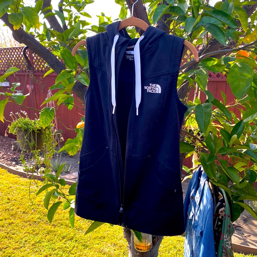 The North Face black hoodie sleeveless vest sz XS CLEARANCE PRICE